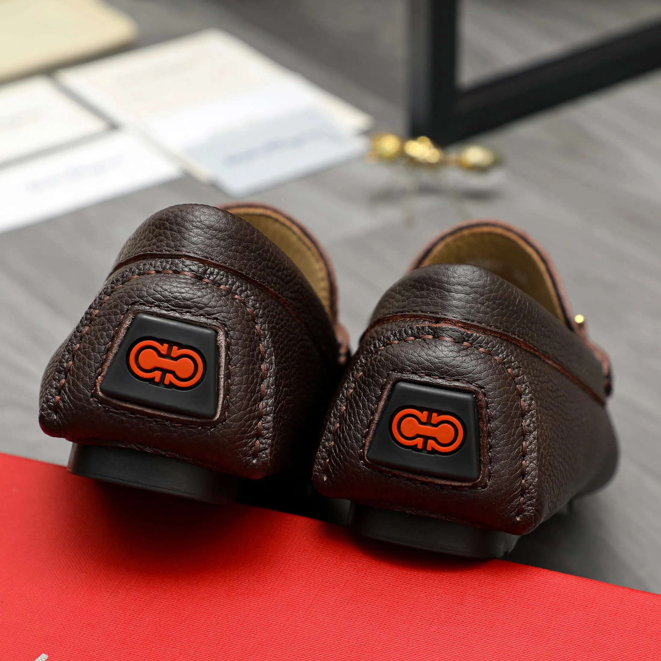 Men's shoes 💰420 Product trademark: Ferragamo "Ferragamo" business casual slip-on shoes Regular size: 38-46 (45.46 custom-made and non-returnable) Product materials: Selected small pebbled cowhide upper, sheepskin lining, original rubber outsole
